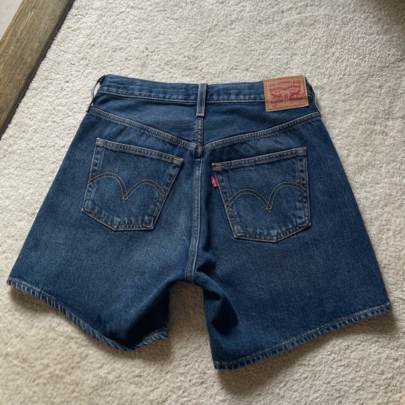 NWT Levi's 501 Mid Thigh Women's Denim Shorts Size 28 - Picture 2 of 10